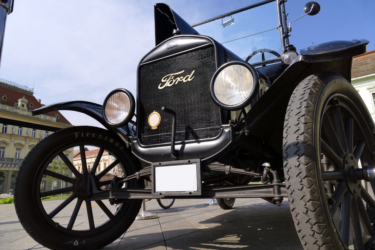 Модель Т Форда (1921)   Заводское производство сделано для новой эры владения автомобилями